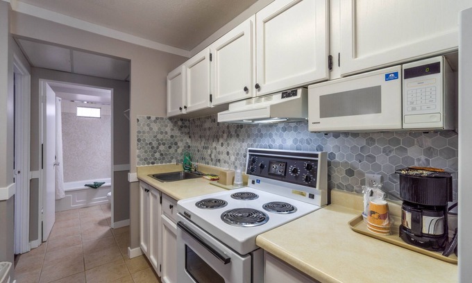 Cache Creek Hotel | Discover Canada's Best Value Desert Inn & Suites Cache Creek