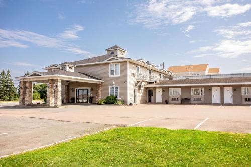 Charlottetown Hotel | Pet-Friendly Comfort at Canada's Best Value Inn & Suites