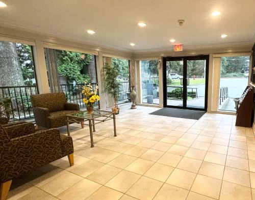Newton Hotel | Accessible Family-Friendly Stay at Canadian Inn