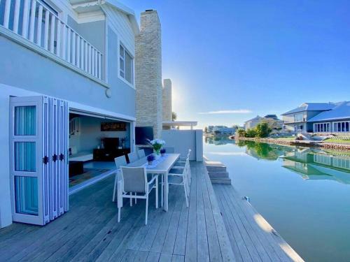Marina Martinique Apartment | Canal 04: Family-Friendly Escape with Perfect Ratings
