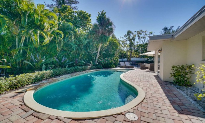 Anna Maria House | Unforgettable C-View by SeaBreeze Vacation Experience