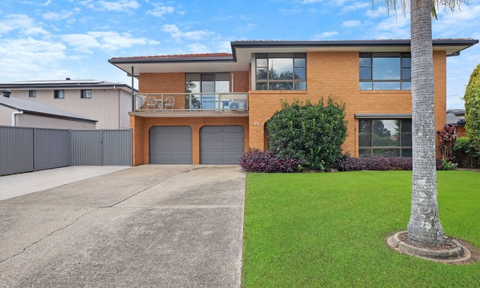 Port Macquarie House | Scenic Canal Frontage with Private Jetty and Pool