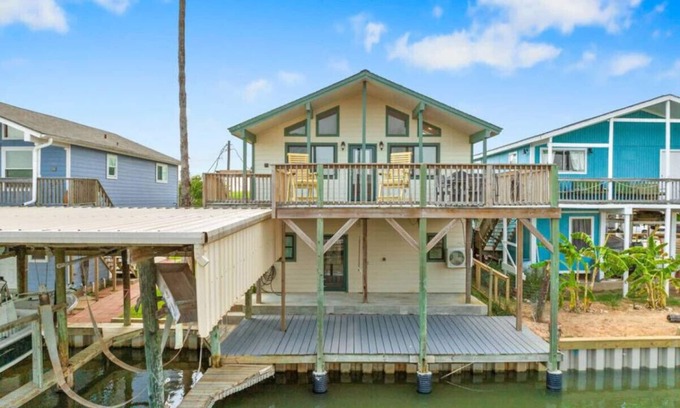 Freeport House | Canal Home with Two Docks and Large Gameroom