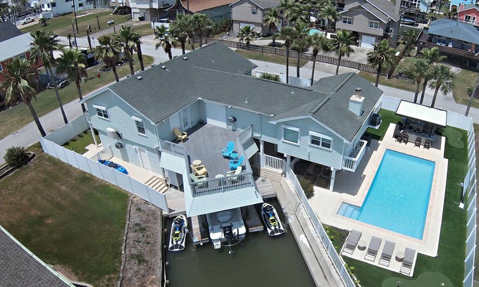Isla Del Sol House | Canal in Sea Isle: Beach House with Ocean View & Pool
