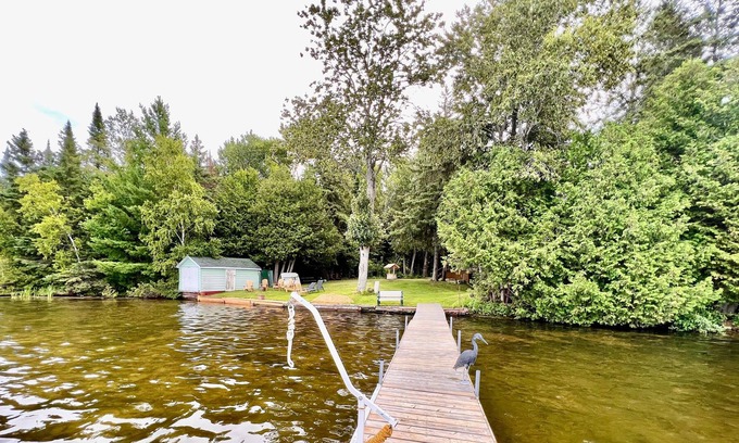 Kirkfield Cottage | Pet-Friendly Canal Lake Cottage with Top Guest Ratings