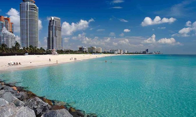 Margate House | Top-Rated Canal Oasis: Pool, Views & Pet-Friendly Retreat