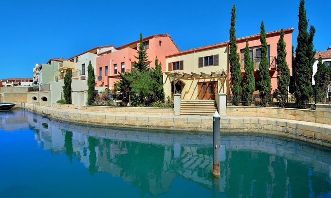 Wannanup House | Canal Riviera: Rated 9.6/10 with Free Wifi & Breakfast