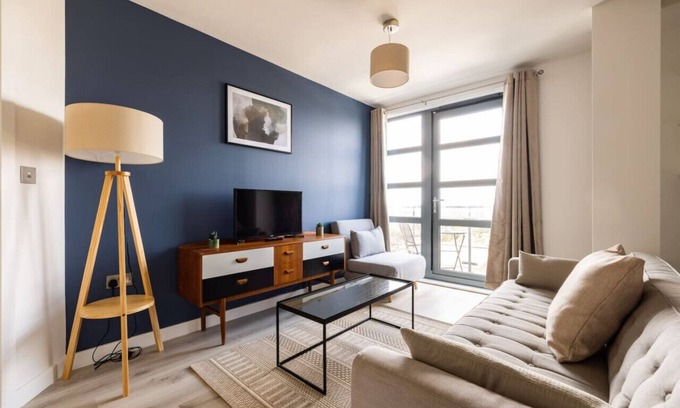 Canonbury Apartment | Inviting Haggerston Apartments with Spa and Family Amenities