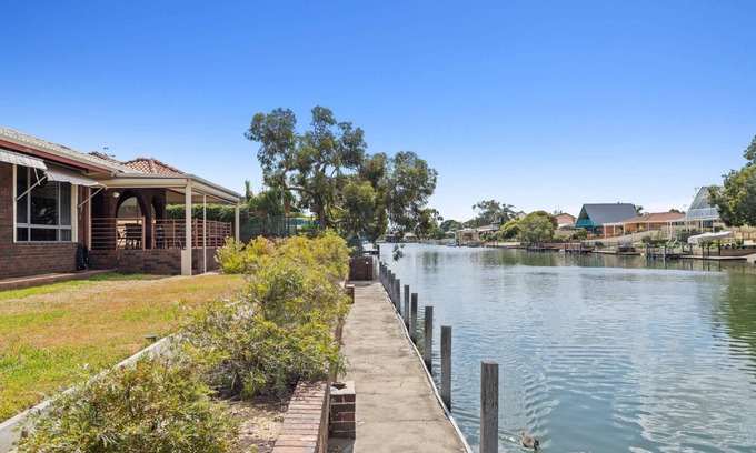 South Yunderup House | Riverside Retreat: 3BR Home with Pool & Free WiFi