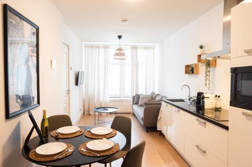 Jordaan Bed & Breakfast | Cozy 2 Bedroom Apartment with Canal View and Spa Access