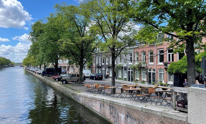 Hoofddorppleinbuurt Bed & Breakfast | Canal View Stay Amsterdam: Guest Rated 10/10 with Dining