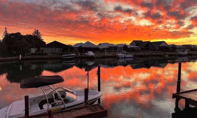 Halls Head House | Unforgettable Canal Views: Stay in Halls Head, Mandurah