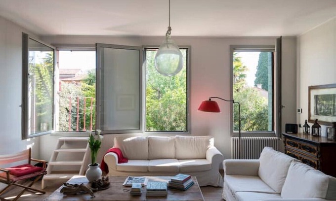 Molina Apartment | Enchanting Canal Views & Secret Garden on Giudecca