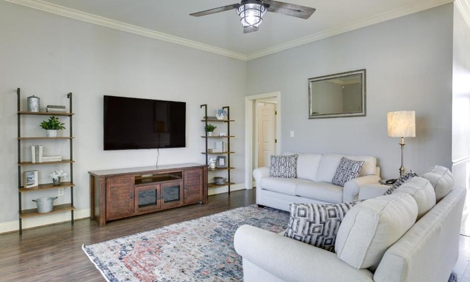 South Baton Rouge House | Canalfront Baton Rouge Retreat with Family-Friendly Amenities
