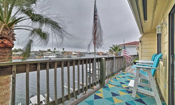 Corpus Christi Apartment | Canalfront Retreat with Dock, Hot Tub & Pool Access!