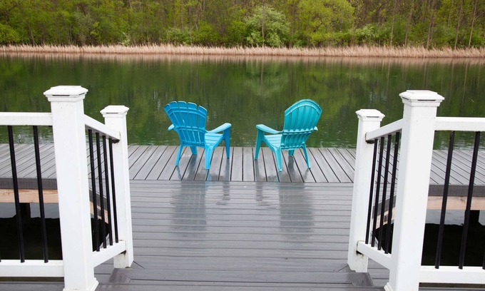 Waterloo House | Canalside Cottage with Dock Access and Family Amenities