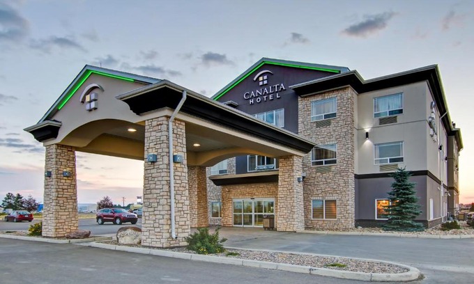 Assiniboia Hotel | Pet-Friendly Canalta Hotel Assiniboia with Hot Tub Amenities