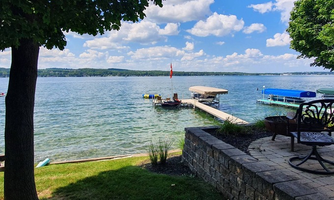 Canandaigua House | Lake Front House in Canandaigua with Pool & Breakfast