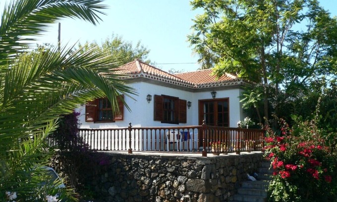 El Paso House | Elegant Canary Island House Surrounded by Lush Gardens