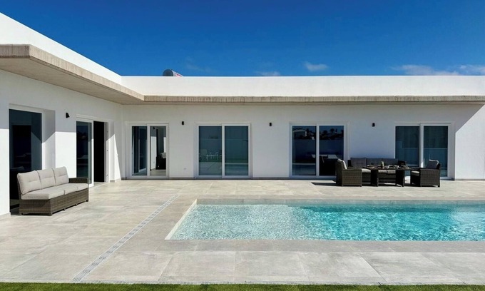 Costa Teguise Villa | Canaryislandshost l Calma