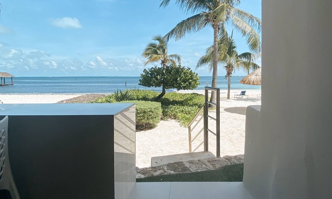 Zona Hotelera Condo | Adult-Only Cancun Beachfront Condos with Ocean View