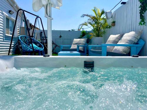 Netanya Apartment | Inviting Cancun Retreat with Breakfast & Hot Tub Access