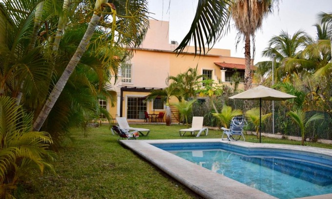 Alfredo V. Bonfil Bed & Breakfast | Pet-Friendly Cancun-Soho with Oceanfront Pool & Breakfast