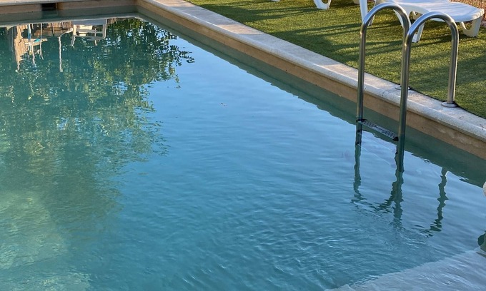 Candeleda House | Relax at Candeleda The 11 Posts with Pool and Spa Amenities