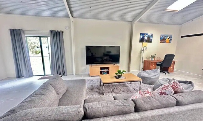 Brownlow Ki House | Perfect Stay at CandE’s Guesthouse with Family-Friendly Perks