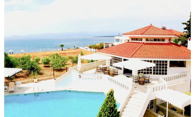 Kandia Hotel | Stylish Candia House: Ocean View with Pool and Spa