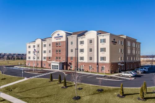 Bethlehem Hotel | Comfortable Candlewood Suites Bethlehem South with Pool Access