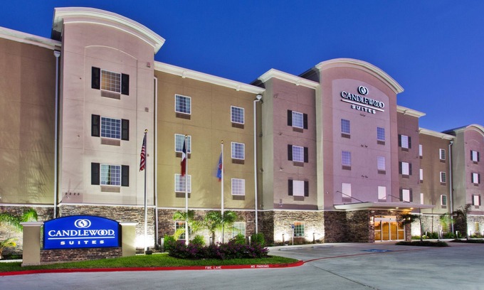 Flour Bluff Hotel | Comfortable Candlewood Suites near Corpus Christi Naval Base