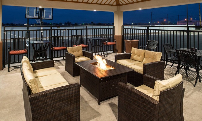 Carlsbad Hotel | Discover Candlewood Suites Carlsbad South with Pool & Spa