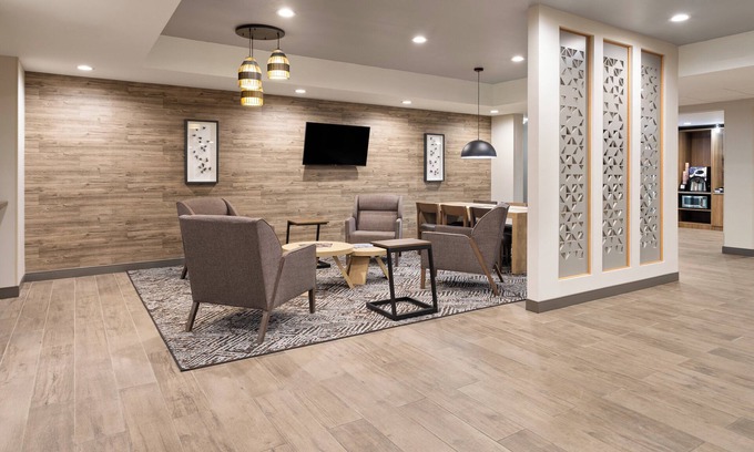 Chambersburg Hotel | Inviting Candlewood Suites Chambersburg with Pool & Breakfast