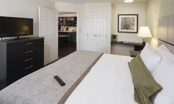 Thornton Hotel | Enjoy Comfort at Candlewood Suites Denver North - Thornton