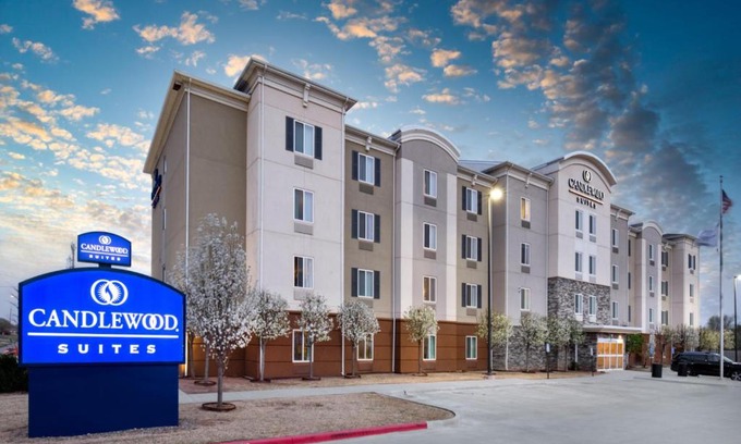 Enid Hotel | Comfortable Candlewood Suites Enid with Family-Friendly Perks