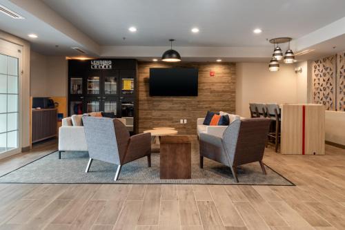Enterprise Hotel | Pet-Friendly Oceanfront Stay at Candlewood Suites Enterprise