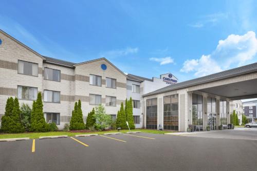 Forest Hills Hotel | Convenient Candlewood Suites near Grand Rapids Airport
