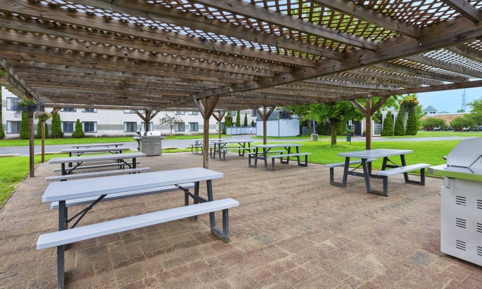 Forest Hills Hotel | Comfortable Stay at Candlewood Suites Grand Rapids Airport