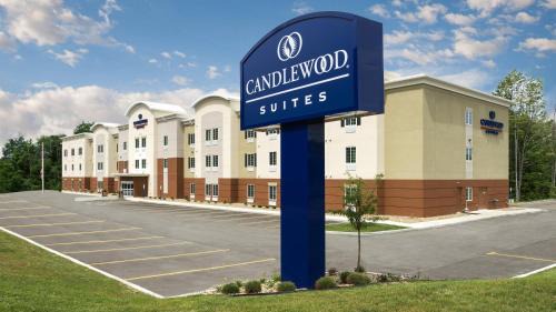 Mercer Hotel | Pet-Friendly Candlewood Suites Grove City with Pool & Ocean View