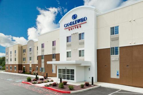 Linglestown Hotel | Pet-Friendly Candlewood Suites Near Hershey Attractions