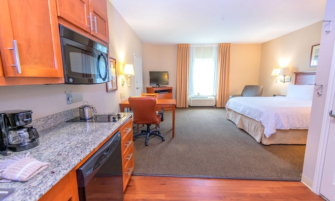 North Shore Hotel | Elevate Your Stay at Candlewood Suites Houston I-10 East