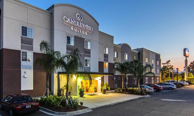 Arlington Hotel | Welcoming Candlewood Suites Jacksonville East with Pool & Kitchen