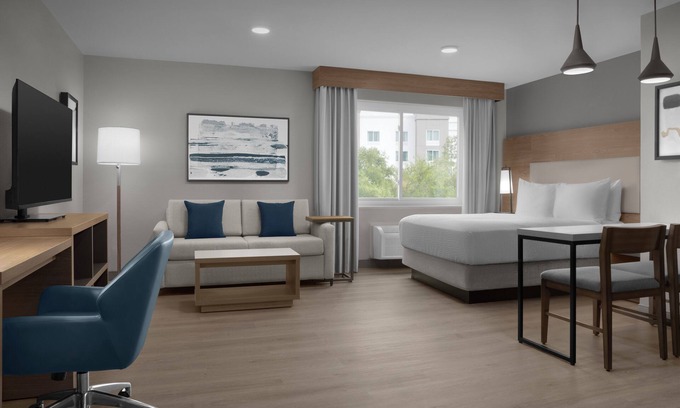 Southpoint Hotel | Enjoy Comfort at Southpoint Suites with Pool & Dining