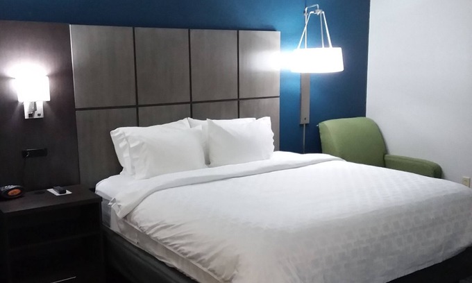Alcoa Hotel | Ideal Candlewood Suites Knoxville Airport with Pool & Spa