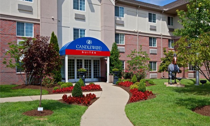Watterson Park Hotel | Pet-Friendly Candlewood Suites Louisville Airport Awaits You
