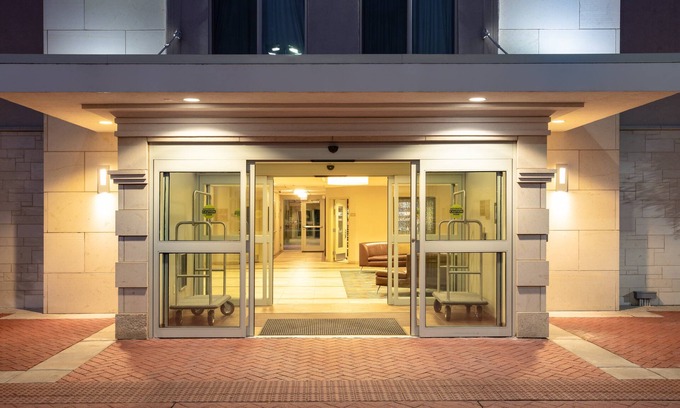 Manhattan Hotel | Discover Candlewood Suites Manhattan: Top-Rated & Family-Friendly