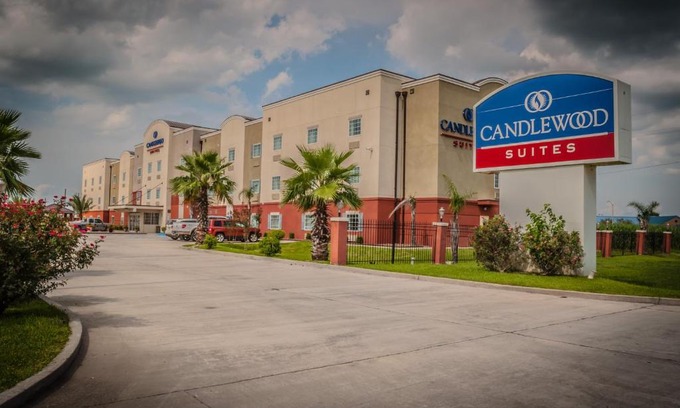New Iberia Hotel | Explore Candlewood Suites New Iberia: Pet-Friendly Bliss