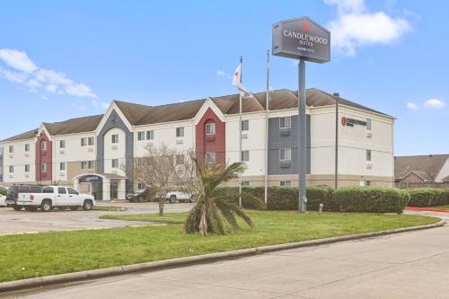 Nederland Hotel | Cozy Candlewood Suites Port Arthur/Nederland for Families