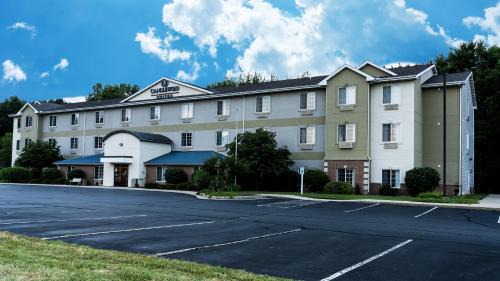 Stevensville Hotel | Comfortable Candlewood Suites in Saint Joseph, Ideal for Families